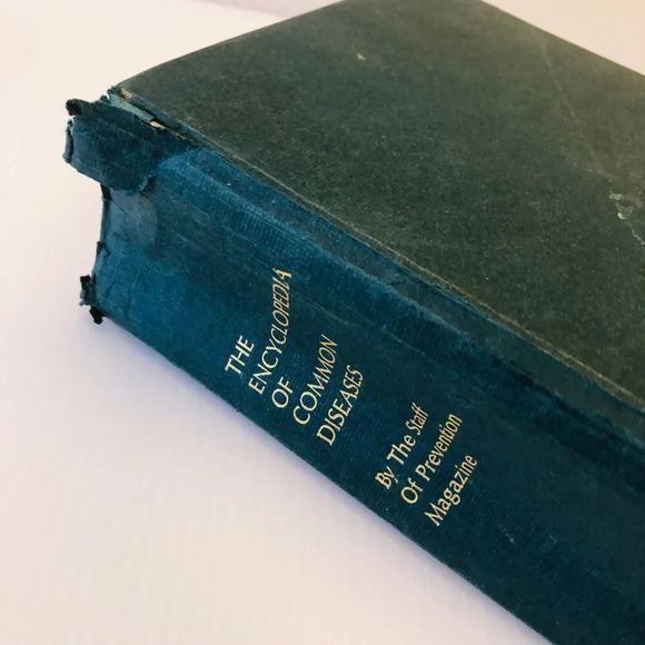 Encyclopedia of Common Diseases Hardcover – July 1, 1976 - Picture 1 of 6